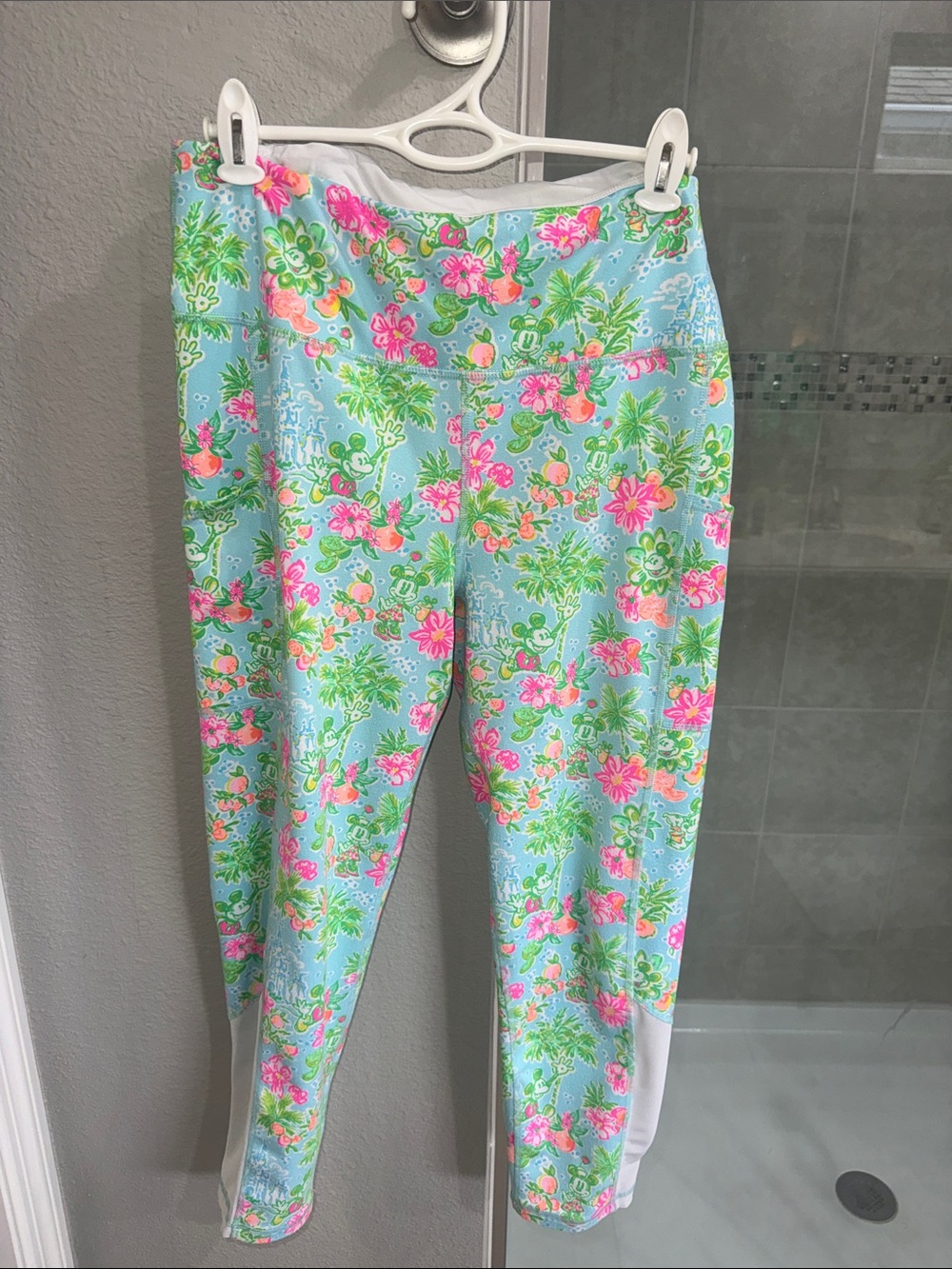 Lilly Pulitzer x Disney Luxletic Leggings Lilly Loves Disney Size Large - Picture 2 of 6